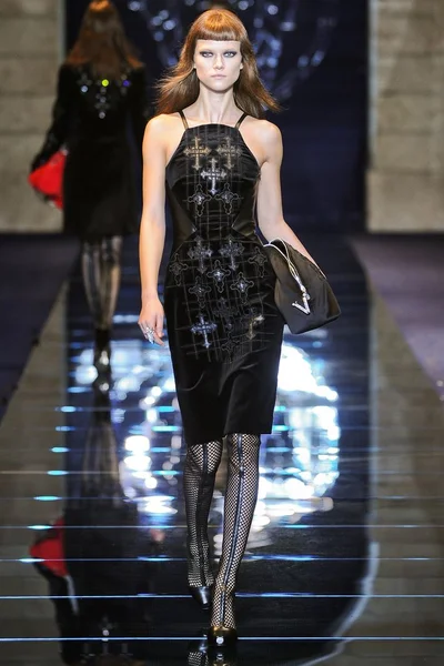 Look 2